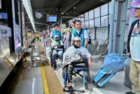 Kemenhub memberangkatkan 303 peserta program Mudik Gratis Ramah Anak dan Disabilitas menggunakan moda kereta api dari Stasiun Pasar Senen, Jakarta, Kamis (19/3/2026). (Foto: Kemenhub)
