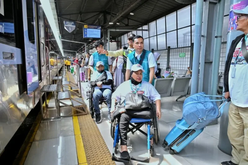Kemenhub memberangkatkan 303 peserta program Mudik Gratis Ramah Anak dan Disabilitas menggunakan moda kereta api dari Stasiun Pasar Senen, Jakarta, Kamis (19/3/2026). (Foto: Kemenhub)