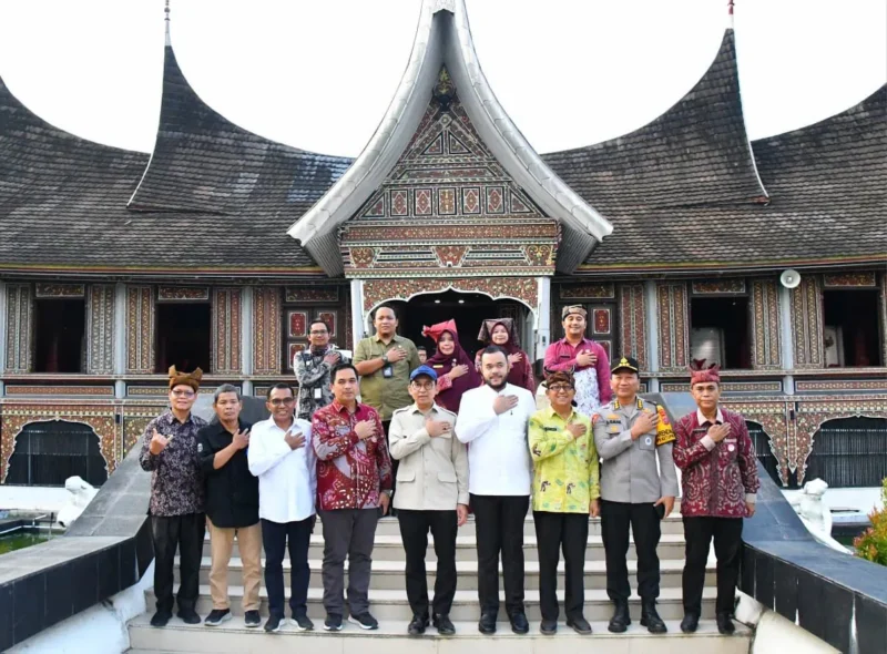 Wali Kota Padang, Fadly Amran menghadiri peresmian pembangunan pagar Museum Adityawarman, Kamis (12/3/2026). (Foto: Prokopim Padang)