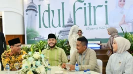 Wali Kota Padang, Fadly Amran menggelar Open House Idul Fitri 1447 H di kediaman resmi Wali Kota, Sabtu (21/3/2026). (Foto: Prokopim Padang)
