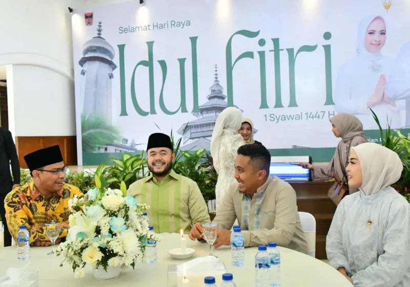 Wali Kota Padang, Fadly Amran menggelar Open House Idul Fitri 1447 H di kediaman resmi Wali Kota, Sabtu (21/3/2026). (Foto: Prokopim Padang)