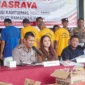 Bupati Annisa Suci Ramadhani menghadiri konferensi pers di Mapolres Dharmasraya, Senin (2/3/2026). (Foto: Pemkab Dharmasraya)