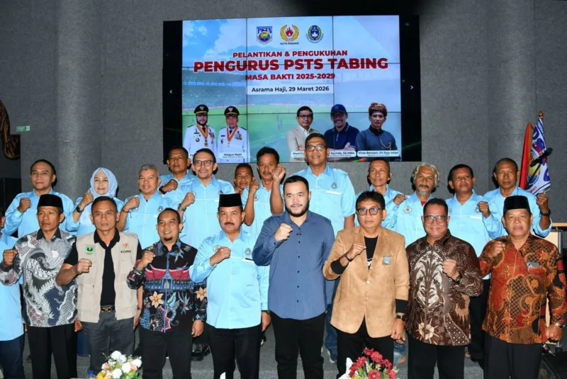 Wali Kota Padang, Fadly Amran menghadiri pelantikan dan pengukuhan pengurus PSTS Tabing masa bakti 2025-2029 di Studio Mini Asrama Haji Tabing, Minggu (29/3/2026). (Foto: Prokopim Padang)