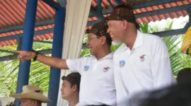 Gubernur Sumbar, Mahyeldi Ansharullah bersama Bupati Padang Pariaman, John Kenedy Azis menyaksikan Pacu Kudo 2026 di Duku Banyak, Balah Aia, Kecamatan VII Koto Sungai Sarik, Sabtu (28/3/2026). (Foto: Diskominfo Padang Pariaman)