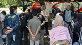 Wali Kota Padang Panjang, Hendri Arnis melepas peserta program Mama Papa Mudik Gratis 2026 di kampus Universitas Indonesia, Depok, Sabtu (14/3/2026). (Foto: Kominfo Padang Panjang)