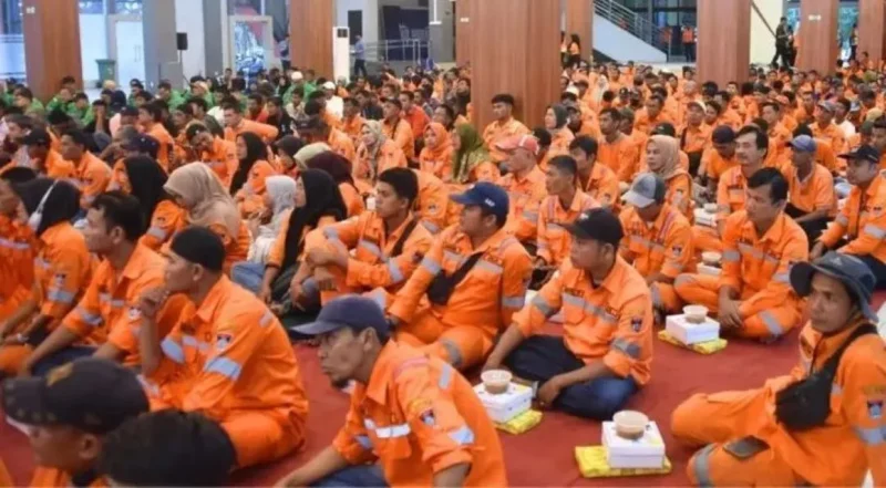Sebanyak 1.176 petugas kebersihan tetap bertugas tanpa libur selama periode Hari Raya Idulfitri. (Foto: Diskominfo Padang)