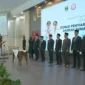 Gubernur Sumbar, Mahyeldi Ansharullah melantik tujuh komisioner KPID Sumbar periode 2026–2029 di Auditorium Gubernuran, Padang, Senin (16/3/2026). (Foto: ADPSB)
