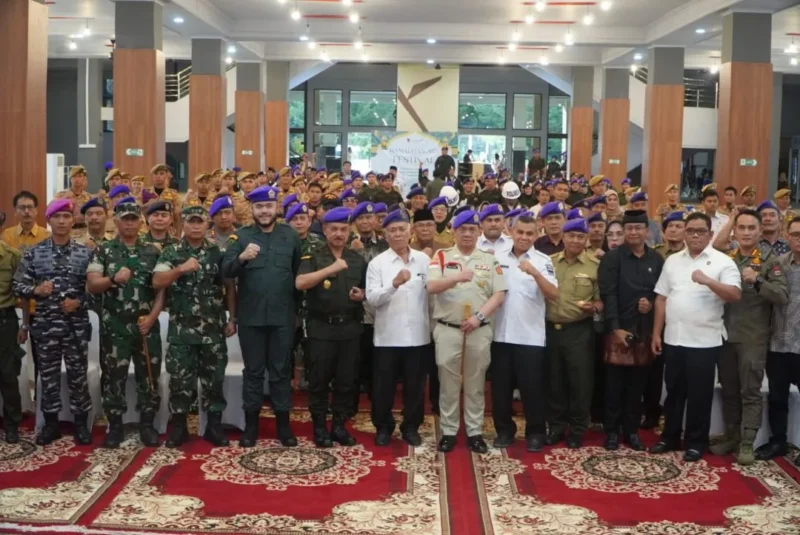 Wali Kota Padang Fadly Amran menghadiri pelantikan Menwa Pagaruyuang Sumatera Barat di Bagindo Aziz Chan Youth Center, Rabu (11/3/2026). (Foto: Prokopim Padang)