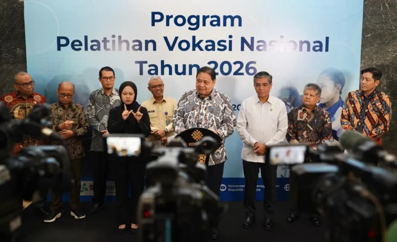 Menteri Koordinator Bidang Perekonomian Airlangga Hartarto dalam Konferensi Pers Peluncuran “Program Pelatihan Vokasi Nasional Tahun 2026”, di Jakarta, Jumat (27/2). (Foto: Kemenko Perekonomian)