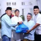 Penyerahan paket sembako kepada masyarakat yang membutuhkan menjelang Hari Raya Idul Fitri 1447 H, Minggu (15/3/2026). (Foto: MC Payakumbuh)