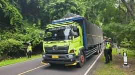 Menhub prihatin atas ketidakpatuhan pengusaha logistik terhadap pembatasan operasional truk mudik Lebaran. (Foto: Kemenhub)