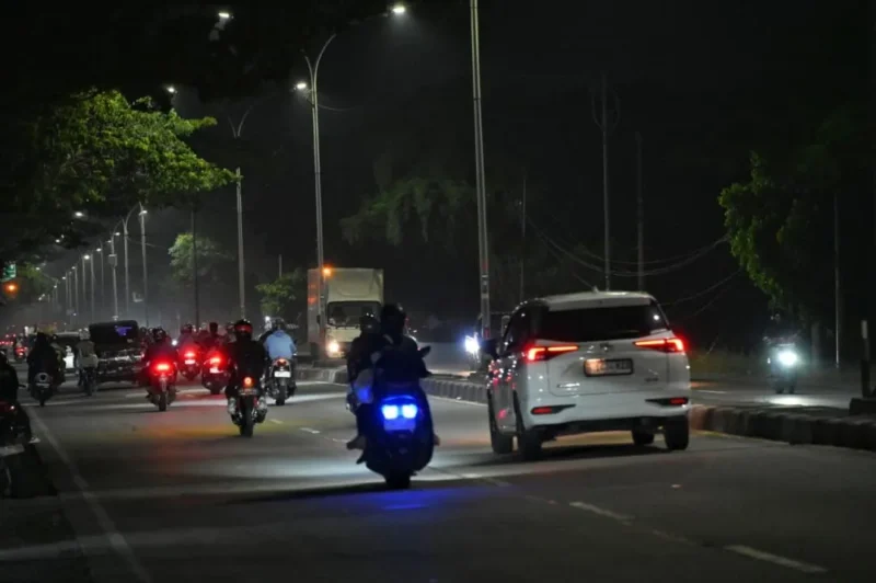 Kendaraan angkutan barang dengan sumbu tiga atau lebih dilarang beroperasi di jalan tol maupun non-tol selama periode angkutan Lebaran 2026. (Foto: Kemenhub)