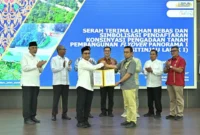 Serah terima lahan bebas dan simbolisasi pendaftaran konsinyasi pengadaan tanah pembangunan Flyover Panorama Sitinjauk Lauik. (Foto: ADPSB)