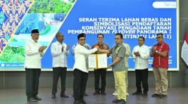 Serah terima lahan bebas dan simbolisasi pendaftaran konsinyasi pengadaan tanah pembangunan Flyover Panorama Sitinjauk Lauik. (Foto: ADPSB)