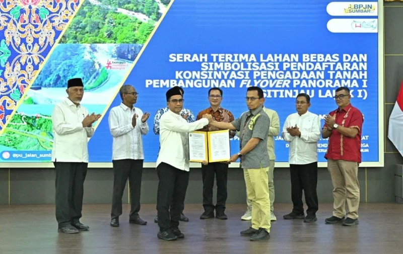 Serah terima lahan bebas dan simbolisasi pendaftaran konsinyasi pengadaan tanah pembangunan Flyover Panorama Sitinjauk Lauik. (Foto: ADPSB)