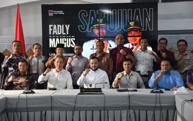 Wali Kota Padang, Fadly Amran menerima kunjungan pimpinan PNP di Gedung Putih Rumah Dinas Wali Kota Padang, Kamis (5/3/2026). (Foto: Prokopim Padang)