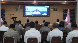 Rakor Lintas Sektoral Kesiapan Pelayanan Idulfitri yang digelar pemerintah pusat secara daring di Aula Tathya Dharaka Polres Padang Panjang, Senin (2/3/2026). (Foto: Kominfo Padang Panjang)