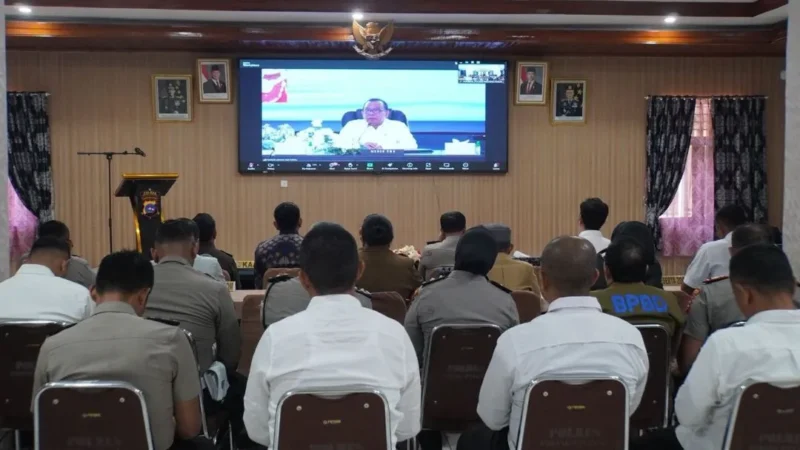 Rakor Lintas Sektoral Kesiapan Pelayanan Idulfitri yang digelar pemerintah pusat secara daring di Aula Tathya Dharaka Polres Padang Panjang, Senin (2/3/2026). (Foto: Kominfo Padang Panjang)