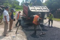 Perbaikan ruas jalan provinsi di Kabupaten Tanah Datar. (Foto: Kominfo Tanah Datar)