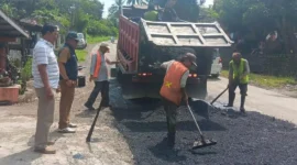 Perbaikan ruas jalan provinsi di Kabupaten Tanah Datar. (Foto: Kominfo Tanah Datar)
