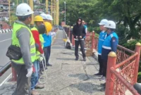 Dishub Padang memperbaiki sekitar 423 unit lampu PJU yang sebelumnya mengalami kerusakan di sejumlah ruas jalan selama bulan Ramadan 2026. (Foto: Diskominfo Padang)