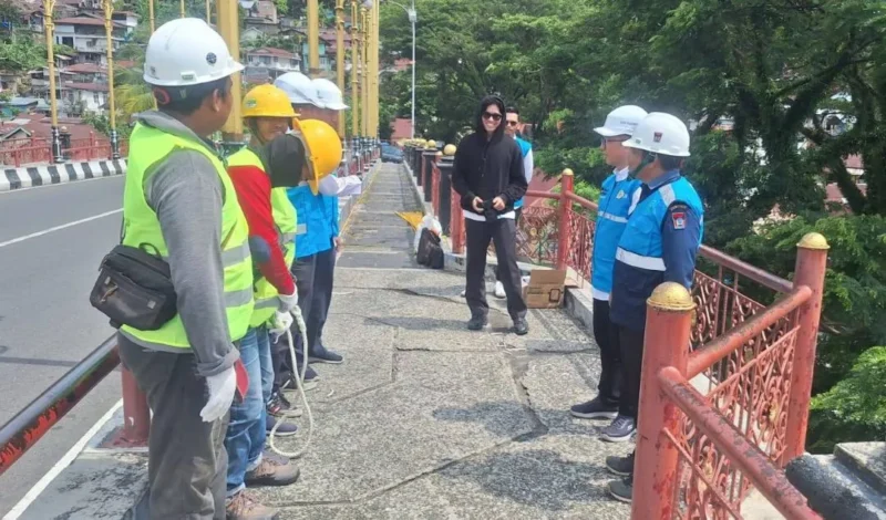 Dishub Padang memperbaiki sekitar 423 unit lampu PJU yang sebelumnya mengalami kerusakan di sejumlah ruas jalan selama bulan Ramadan 2026. (Foto: Diskominfo Padang)