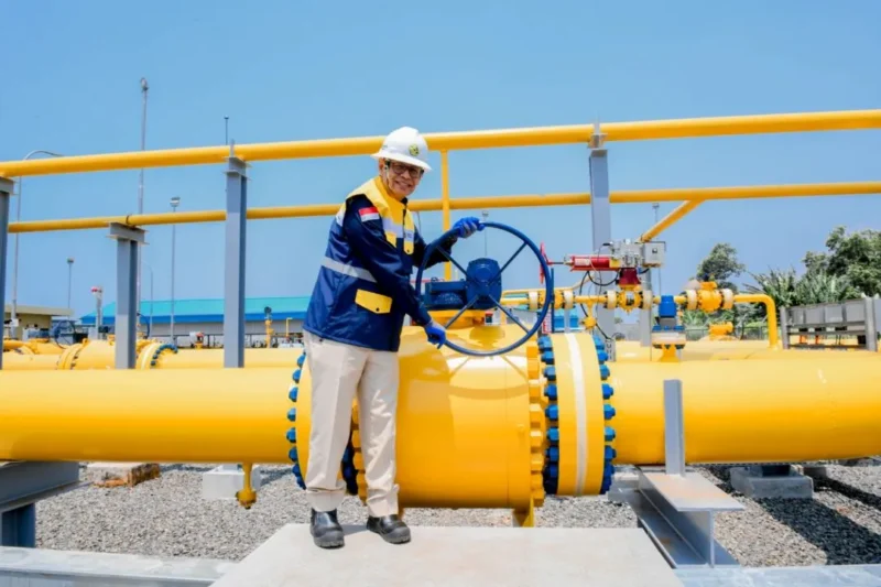 Wakil Menteri Energi dan Sumber Daya Mineral (ESDM), Yuliot meresmikan Pengaliran Gas Bumi (Gas-In) Pipa Cisem 2 di Batang, Jawa Tengah, Rabu (18/3). (Foto: Kementerian ESDM)