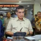 Menaker Yassierli meninjau Posko THR dan  BHR Keagamaan 2026 di Pelayanan Terpadu Satu Atap (PTSA) Kemnaker, Gedung B Lantai 1, Jakarta Selatan. (Foto: Kemnaker) 