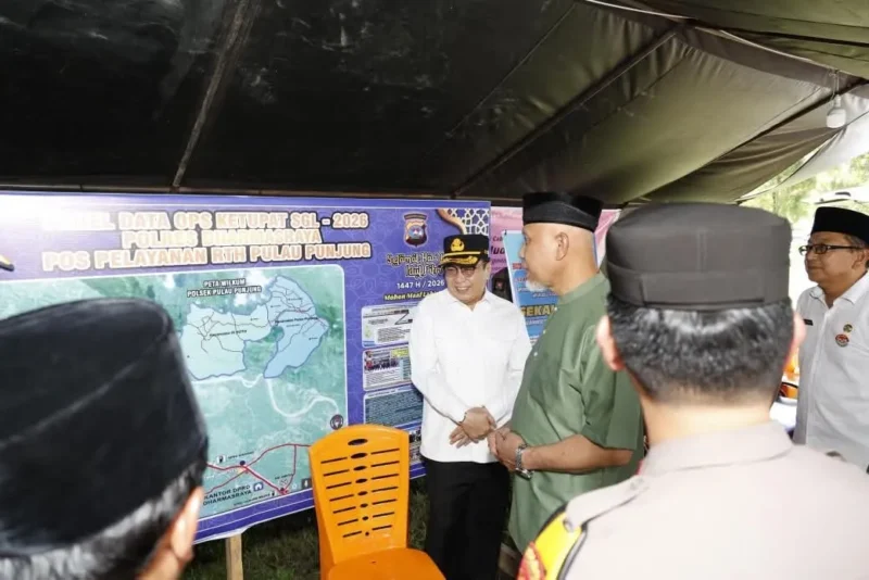 Gubernur Sumbar, Mahyeldi Ansharullah, meninjau Pos Pelayanan arus mudik Lebaran 1447 Hijriah di Simpang RTH Pulau Punjung, Dharmasraya, Rabu (18/3/2026). (Foto: ADPSB)