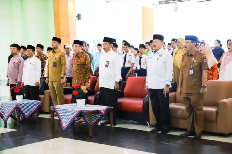 Wakil Wali Kota Padang, Maigus Nasir membuka Remaja Masjid Agung Nurul Iman (REMNI) Festival 2026 di Lantai II Masjid Agung Nurul Iman, Selasa (10/3/2026). (Foto: Prokopim Padang)