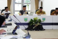 Gubernur Sumbar Mahyeldi Ansharullah memimpin rapat koordinasi di Pendopo Rumah Dinas Wali Kota, Selasa (17/3/2026). (Foto: Kominfo Padang Panjang)