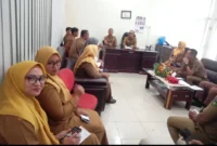 Ketua Panitia, Nofrizal (kiri) didampingi Acik memimpin rapat yang penuh keakraban.(Foto: Dok. Humas IKWAL)