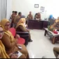 Ketua Panitia, Nofrizal (kiri) didampingi Acik memimpin rapat yang penuh keakraban.(Foto: Dok. Humas IKWAL)
