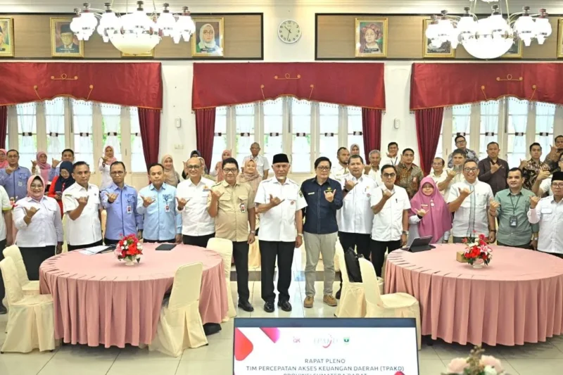 Gubernur Sumbar Mahyeldi Ansharullah menghadiri Rapat Pleno Tim Percepatan Akses Keuangan Daerah (TPAKD) di Auditorium Gubernuran Sumbar, Rabu (4/3/2026). (Foto: ADPSB)