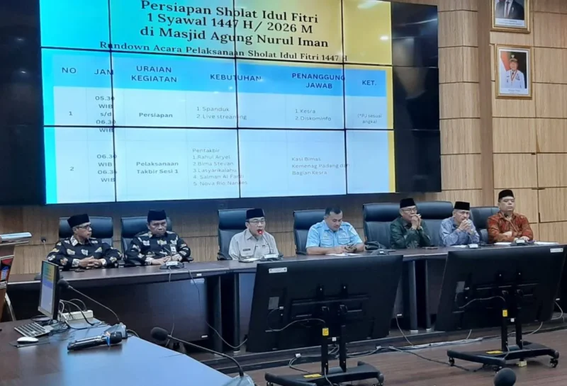 Wakil Wali Kota Padang Maigus Nasir memimpin rapat persiapan Salat Idul Fitri 1447 H di Balai Kota Padang, Kamis (12/3/2026). (Foto: Diskominfo Padang)