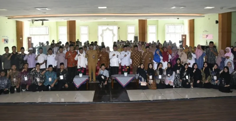 Wakil Wali Kota Padang, Maigus Nasir membuka RemniFest di Masjid Agung Nurul Iman, Selasa (10/3/2026). (Foto: Diskominfo Padang)