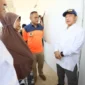 Ketua Satgas PRR, Muhammad Tito Karnavian saat meninjau huntara di Kabupaten Pidie Jaya, Aceh, Jumat (6/3/2026). (Foto: Kemendagri)