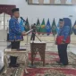 Sekda Sumbar, Arry Yuswandi melantik dan mengambil sumpah jabatan 32 pejabat administrator dan pengawas di Auditorium Gubernuran, Padang, Jumat (6/3/2026). (Foto: ADPSB)