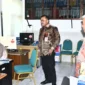 Pj Sekdako Padang, Raju Minropa melakukan sidak kehadiran ASN usai cuti lebaran, Kamis (26/3/2026). (Foto: Diskominfo Padang)