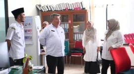 Wakil Wali Kota Allex Saputra melakukan sidak ke sejumlah OPD pada hari pertama masuk kerja usai libur Idulfitri 1447 H, Rabu (25/3/2026). (Foto: Diskominfo Padang Panjang)
