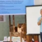 Staf Ahli Wali Kota Padang, Syahrial Kamat menutup program pengabdian kepada masyarakat Himpunan Mahasiswa Departemen Biologi FMIPA UNP di Masjid Al-Munawwarah, Kelurahan Koto Pulai, Sabtu (28/2/2026). (Foto: Diskominfo Padang)
