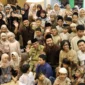 Wakil Wali Kota Padang, Maigus Nasir bersama murid dalam Program Ramadan 1447 Hijriah di Gedung Surau Quran Center, Senin (9/3/2026). (Foto: Prokopim Padang)