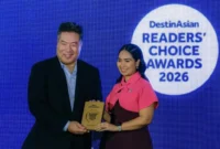 Wakil Menteri Pariwisata Ni Luh Puspa meraih penghargaan internasional sebagai “The Best Island” dalam ajang DestinAsian Readers’ Choice Awards 2026 di The St. Regis Bali Resort, Kamis (5/3/2026). (Foto: Kemenpar)