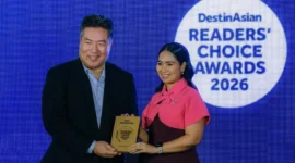 Wakil Menteri Pariwisata Ni Luh Puspa meraih penghargaan internasional sebagai “The Best Island” dalam ajang DestinAsian Readers’ Choice Awards 2026 di The St. Regis Bali Resort, Kamis (5/3/2026). (Foto: Kemenpar)