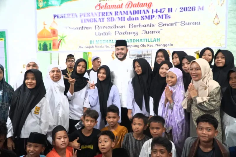 Wali Kota Padang Fadly Amran mengunjungi Mushala Mardhatillah, Kecamatan Nanggalo, Kamis (12/3/2026). (Foto: Prokopim Padang)