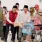 Mensos Saifullah Yusuf bersama Ketua Satgas PRR Bencana Sumatra Tito Karnavian meninjau huntara bagi pengungsi di Desa Manyang Lancok, Kecamatan Meureudu, Kabupaten Pidie Jaya, Aceh, Jumat (6/3/2026). (Foto: Kemensos)