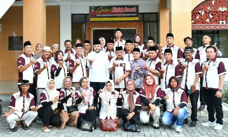 Wali Kota Padang, Fadly Amran bersama Ormas WPCD di Gedung LKAAM Sumbar, Minggu (1/3/2026). (Foto: Prokopim Padang)