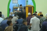 Wakil Gubernur Sumbar, Vasko Ruseimy saat Safari Ramadan di Masjid Ummul Mukminin, Desa Mara, Kecamatan Sipora Selatan, Kabupaten Kepulauan Mentawai, Jumat (6/3/2026). (Foto: ADPSB)