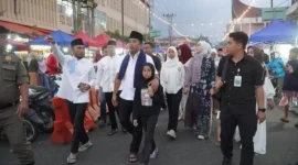 Wakil Gubernur Sumbar, Vasko Ruseimy mengunjungi Pasar Kuliner (Paskul) di kawasan Pasar Pusat, Padang Panjang, Sabtu (14/3/2026). (Foto: Kominfo Padang Panjang)