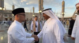 Wakil Menteri Haji dan Umrah RI, Dahnil Anzar Simanjuntak saat pertemuan bilateral dengan Wakil Menteri Haji dan Umrah Arab Saudi, Abdulfattah bin Sulaiman Mashat, di Madinah, Minggu (29/3/2026). (Foto: Kemenhaj)